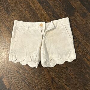 Lilly Pulitzer Seersucker white scalloped shorts size 00